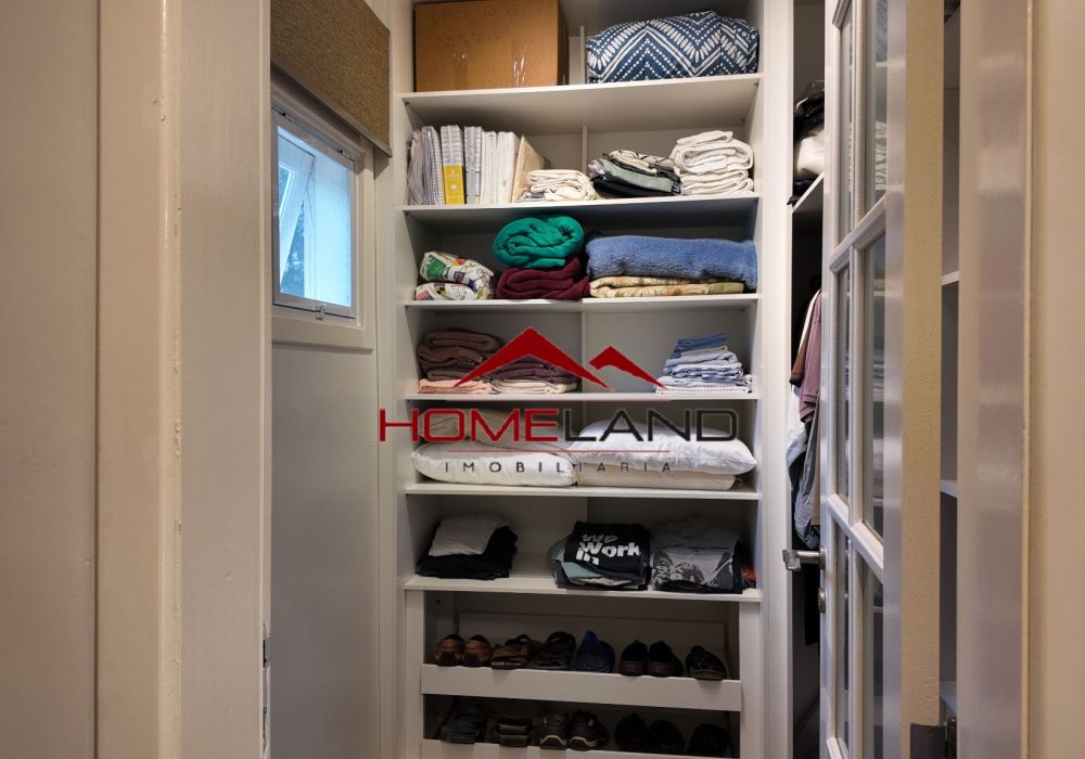 444-suite master closet